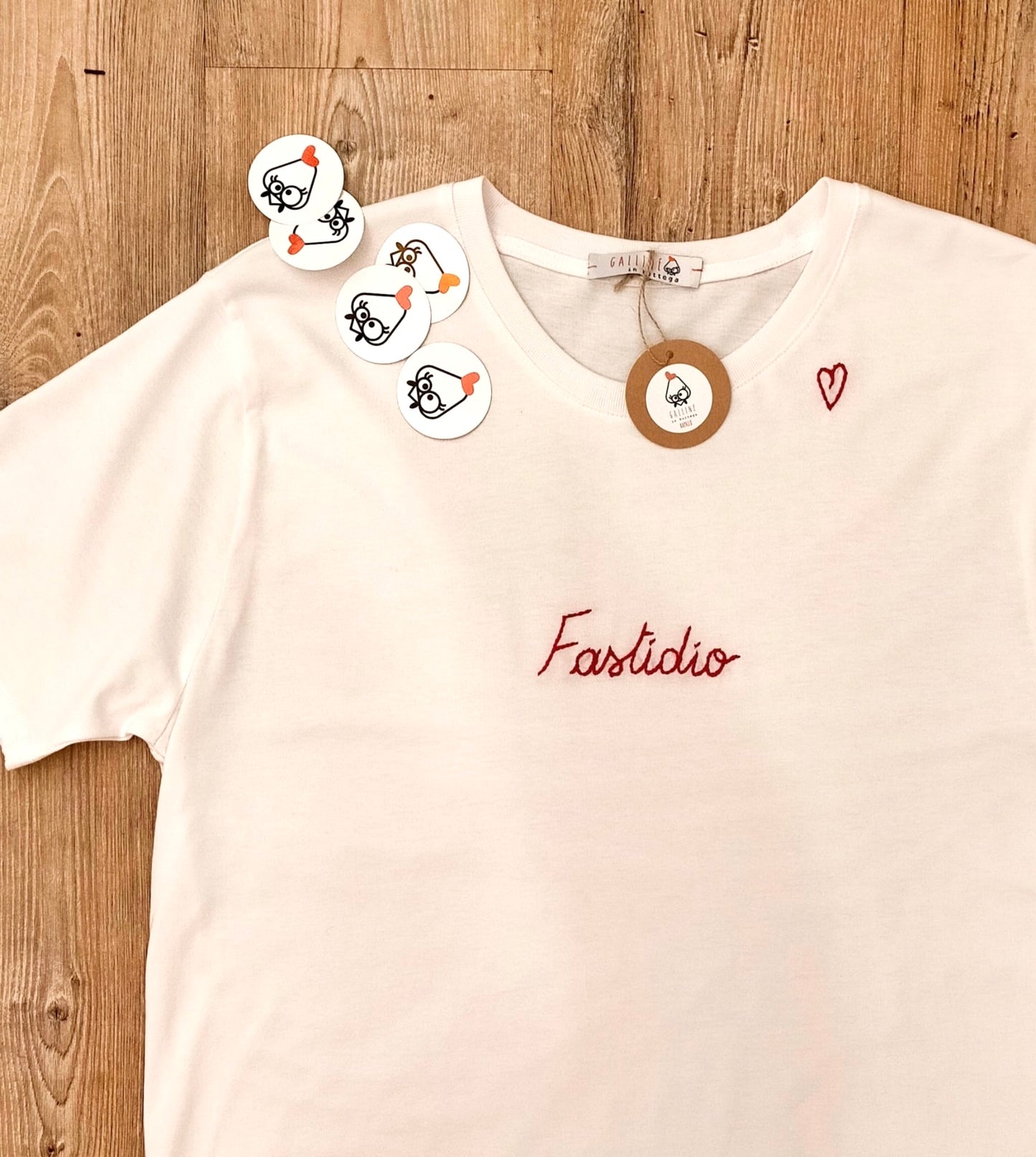 T-SHIRT RICAMATA - FASTIDIO